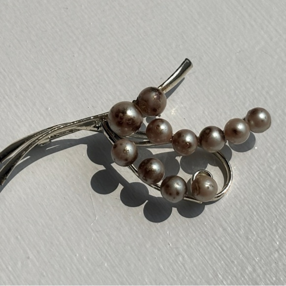 Vintage 1950s Italian Faux Pearl Brooch
